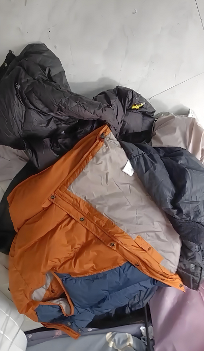 专业回收羽绒服厂、户外品牌积压的功能性面料库存