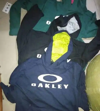 专业回收运动服户外服装库存，精通速干防风防水科技面料